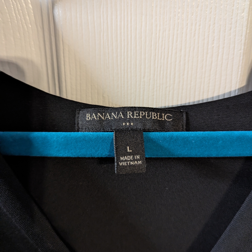 Banana Republic Black V-Neck Top - Picture 3 of 3
